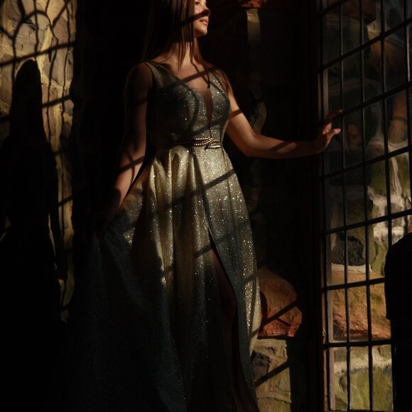 ✨Stunning Custom Designer Ball Gown-Made in Ukraine✨ - Picture 4 of 5